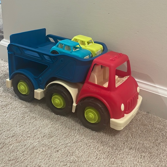 B. Happy Cruiser Car Carrier - Picture 1 of 1